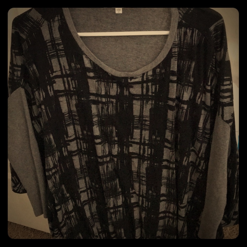 Checkered patterned long sleeve top